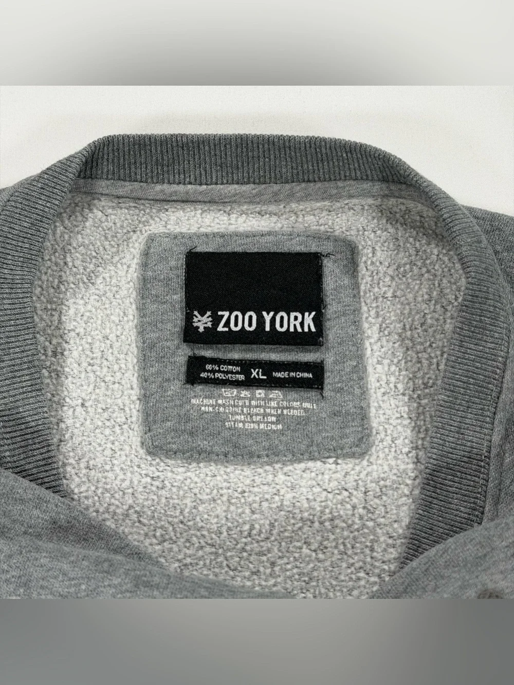 Zoo York Mens Sweatshirt XL Gray Crewneck Kangaroo Pocket Graffiti Logo Skate